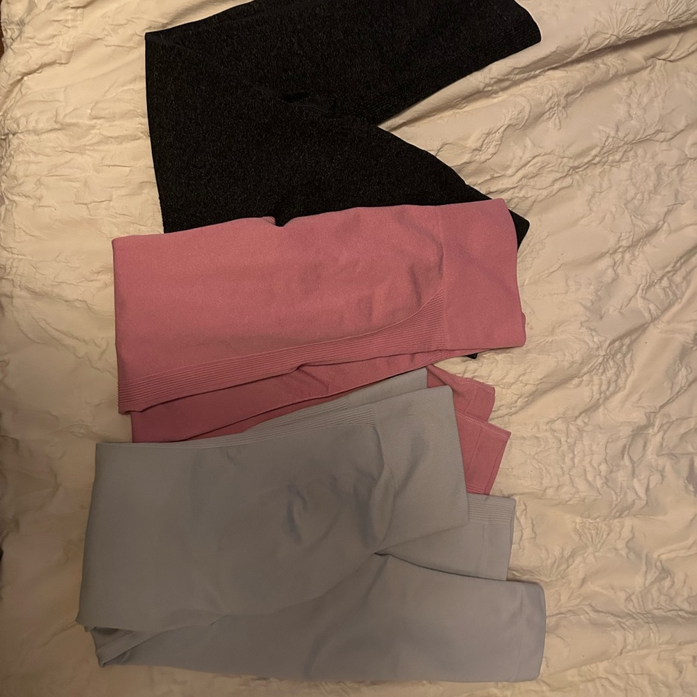 NWOT scrunch butt high waisted Set of Three Leggings - Black, Pink, and Gray